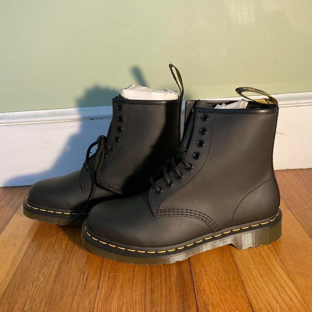 BRAND NEW 2022 Greasy 1460 8-eye Doc Martens
